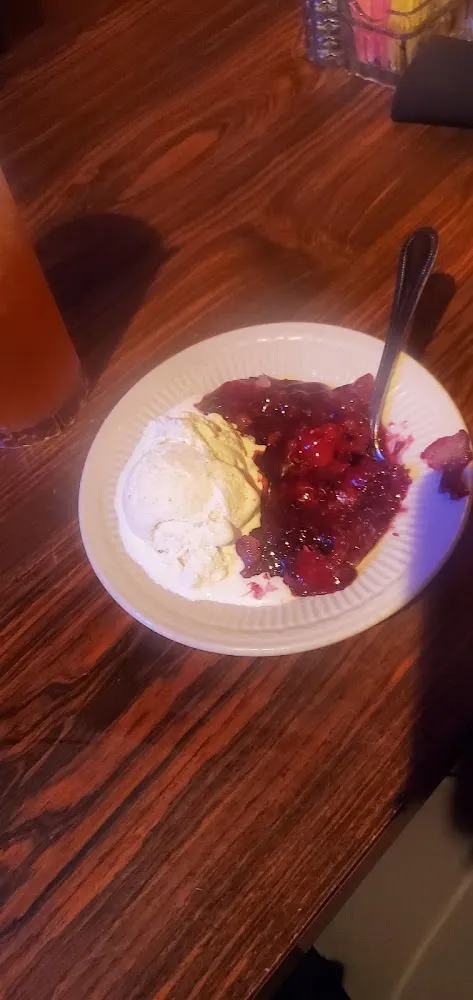 Blackberry Cobbler with Vanilla Bean Icecream